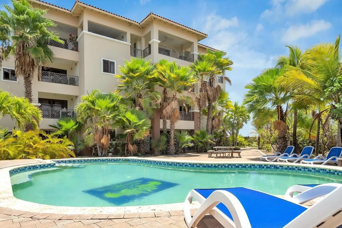Bon Bini Bon Bida With Lovely Communal Pool location